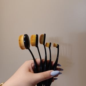 Contour brushes